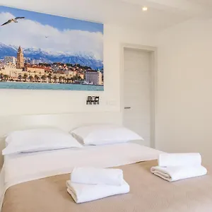 Varos Serenity 2 Apartment Split